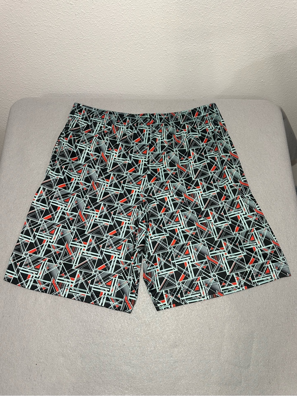 Under Armour Men's "Howie Dewdat" Geometric Print Tech shorts. - Picture 5 of 5